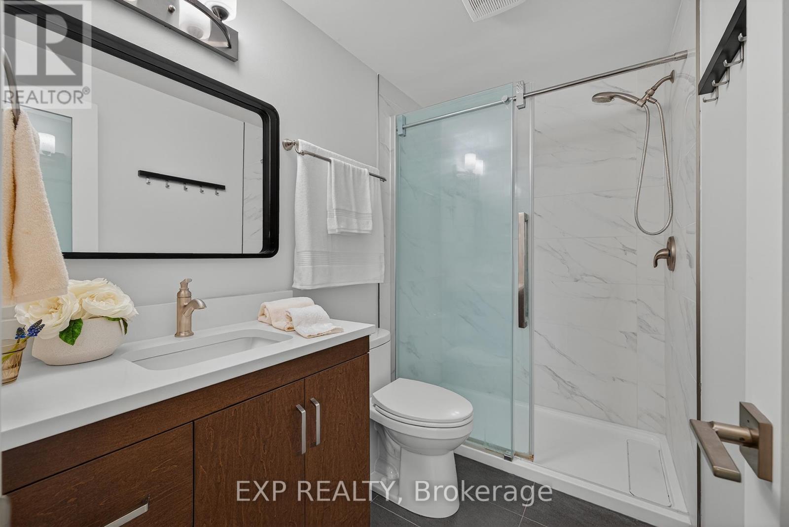 312 Faraday Court, Waterloo, ON - Indoor Photo Showing Bathroom