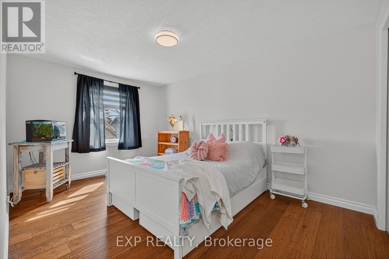 312 Faraday Court, Waterloo, ON - Indoor Photo Showing Bedroom