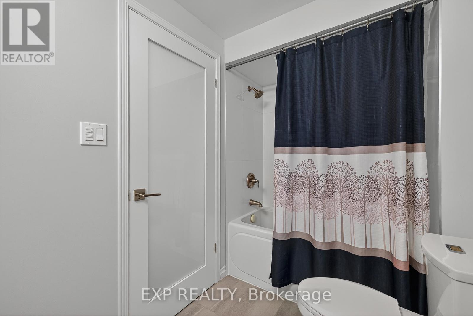 312 Faraday Court, Waterloo, ON - Indoor Photo Showing Bathroom