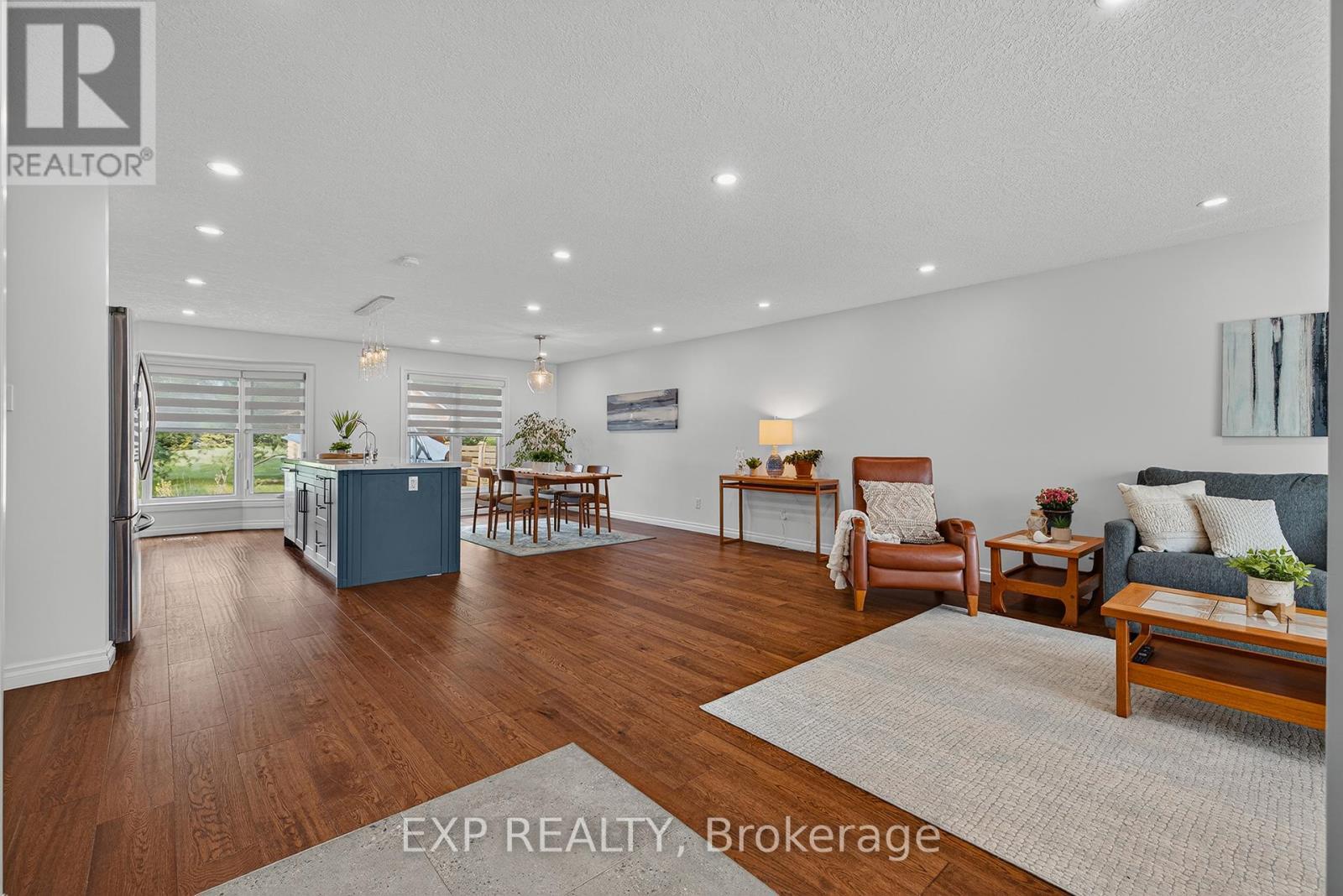 312 Faraday Court, Waterloo, ON - Indoor Photo Showing Living Room