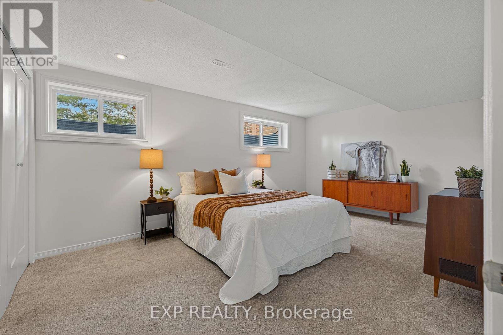 312 Faraday Court, Waterloo, ON - Indoor Photo Showing Bedroom