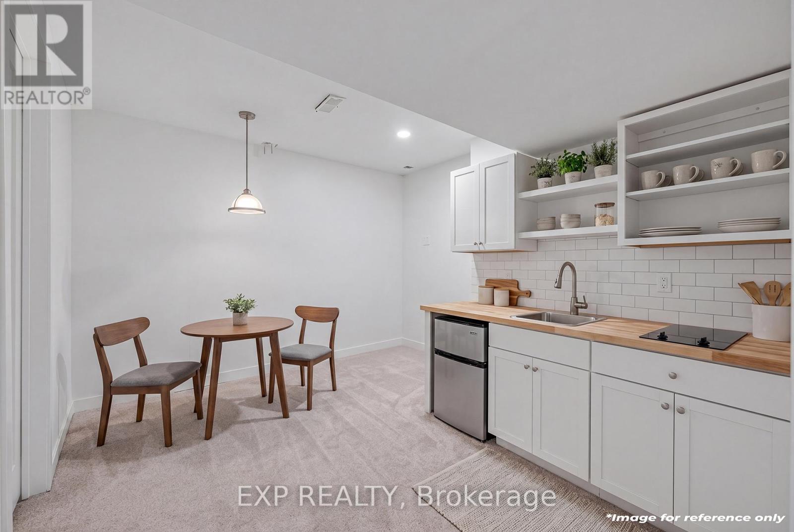 312 Faraday Court, Waterloo, ON - Indoor Photo Showing Kitchen