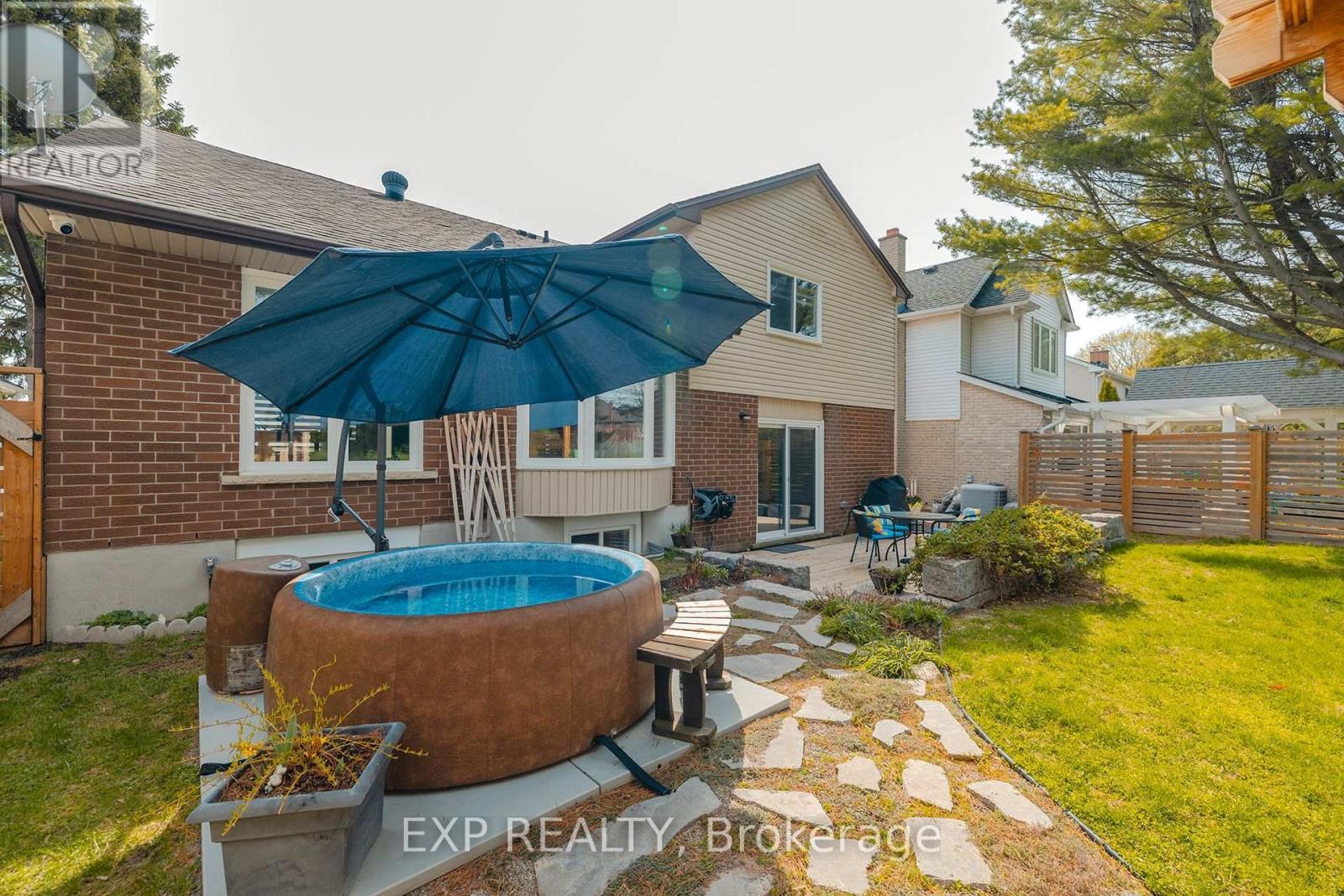 312 Faraday Court, Waterloo, ON - Outdoor With Exterior