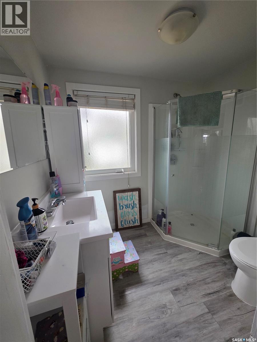 905 2Nd Street, Estevan, SK - Indoor Photo Showing Bathroom