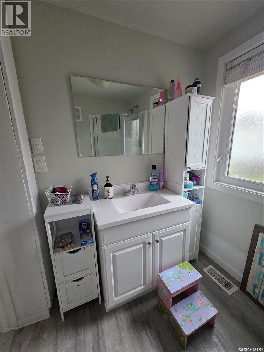 905 2Nd Street, Estevan, SK - Indoor