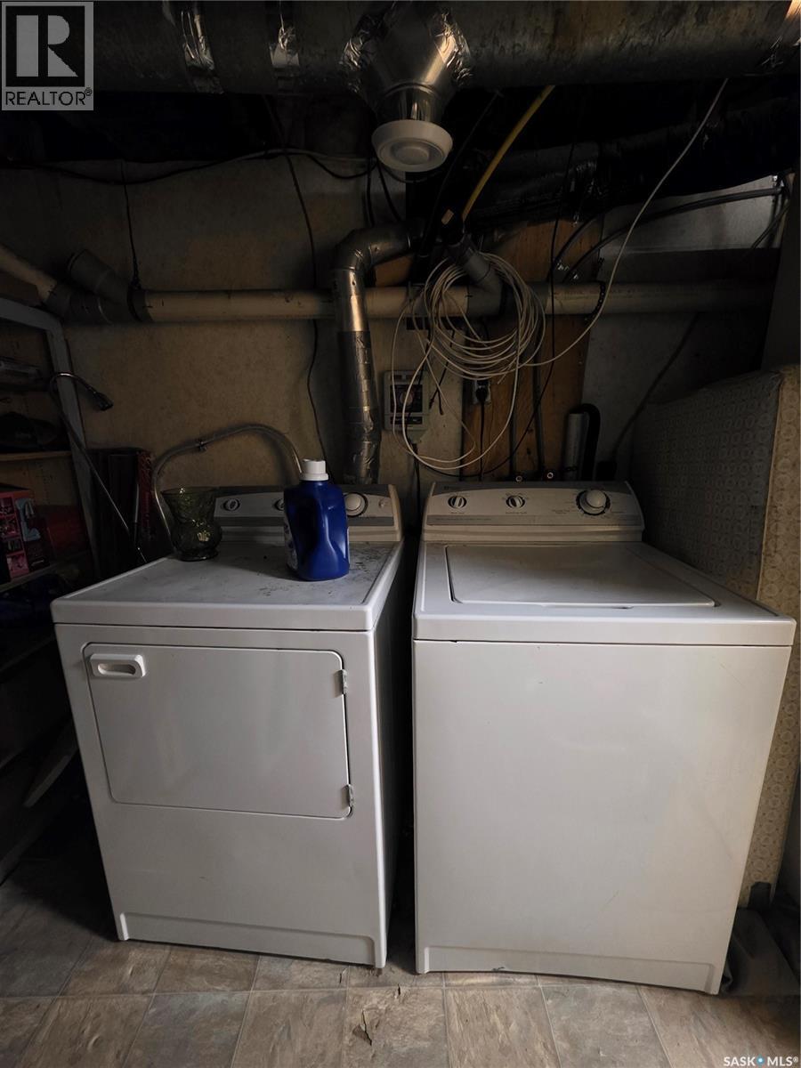 905 2Nd Street, Estevan, SK - Indoor Photo Showing Laundry Room