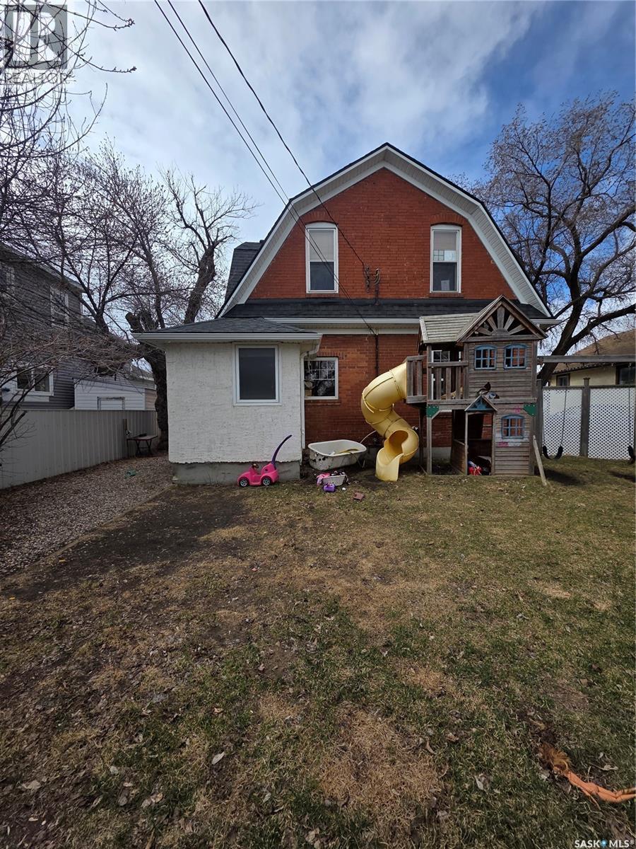 905 2Nd Street, Estevan, SK - Outdoor