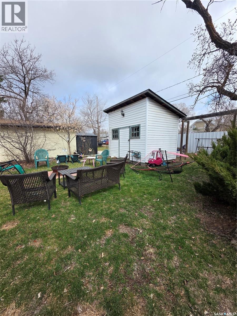 905 2Nd Street, Estevan, SK - Outdoor
