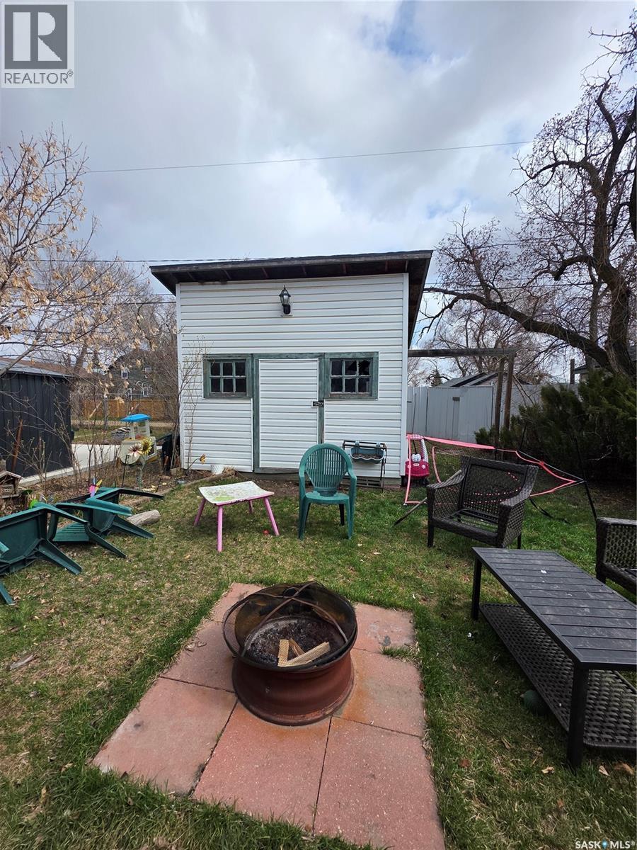 905 2Nd Street, Estevan, SK - Outdoor