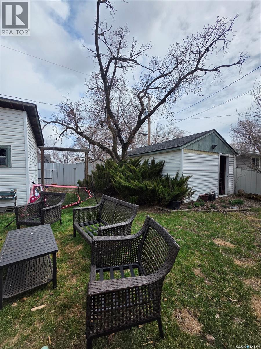 905 2Nd Street, Estevan, SK - Outdoor