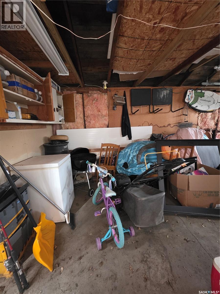 905 2Nd Street, Estevan, SK - Indoor