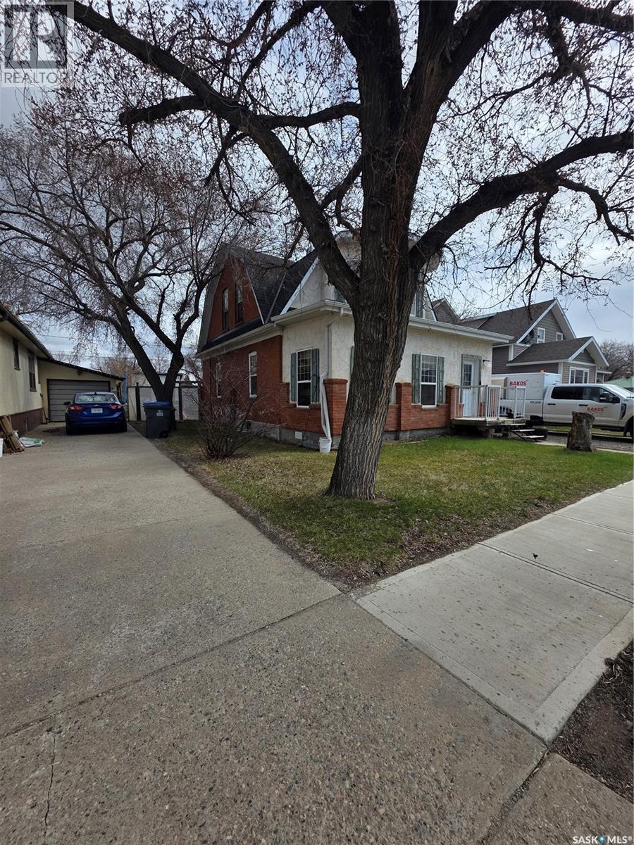 905 2Nd Street, Estevan, SK - Outdoor