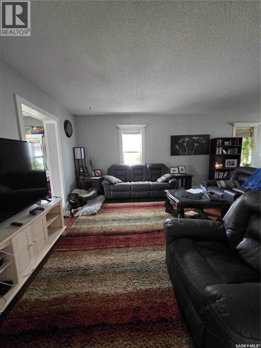 905 2Nd Street, Estevan, SK - Indoor Photo Showing Other Room