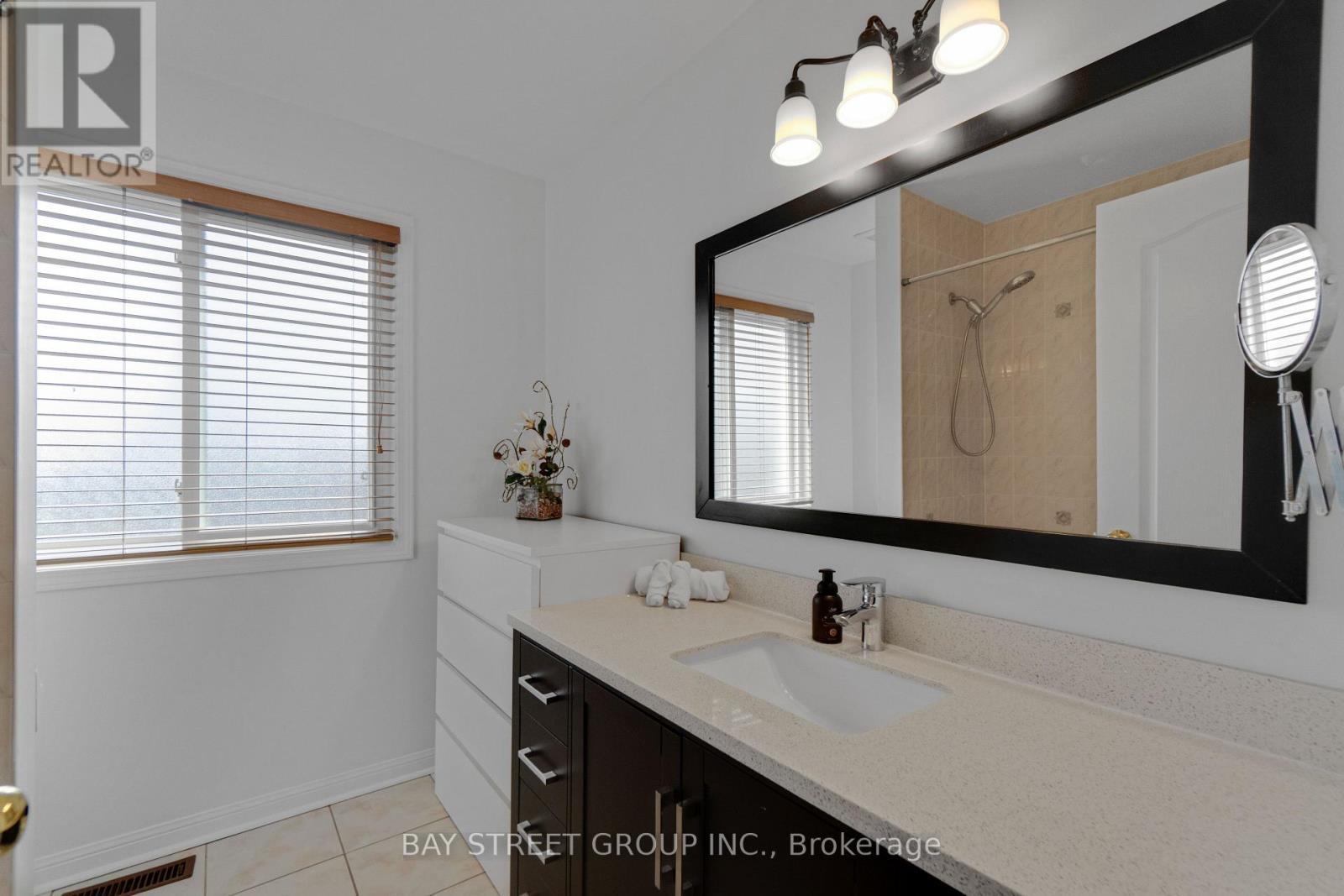3158 Rock Harbour Road, Mississauga, ON - Indoor Photo Showing Bathroom