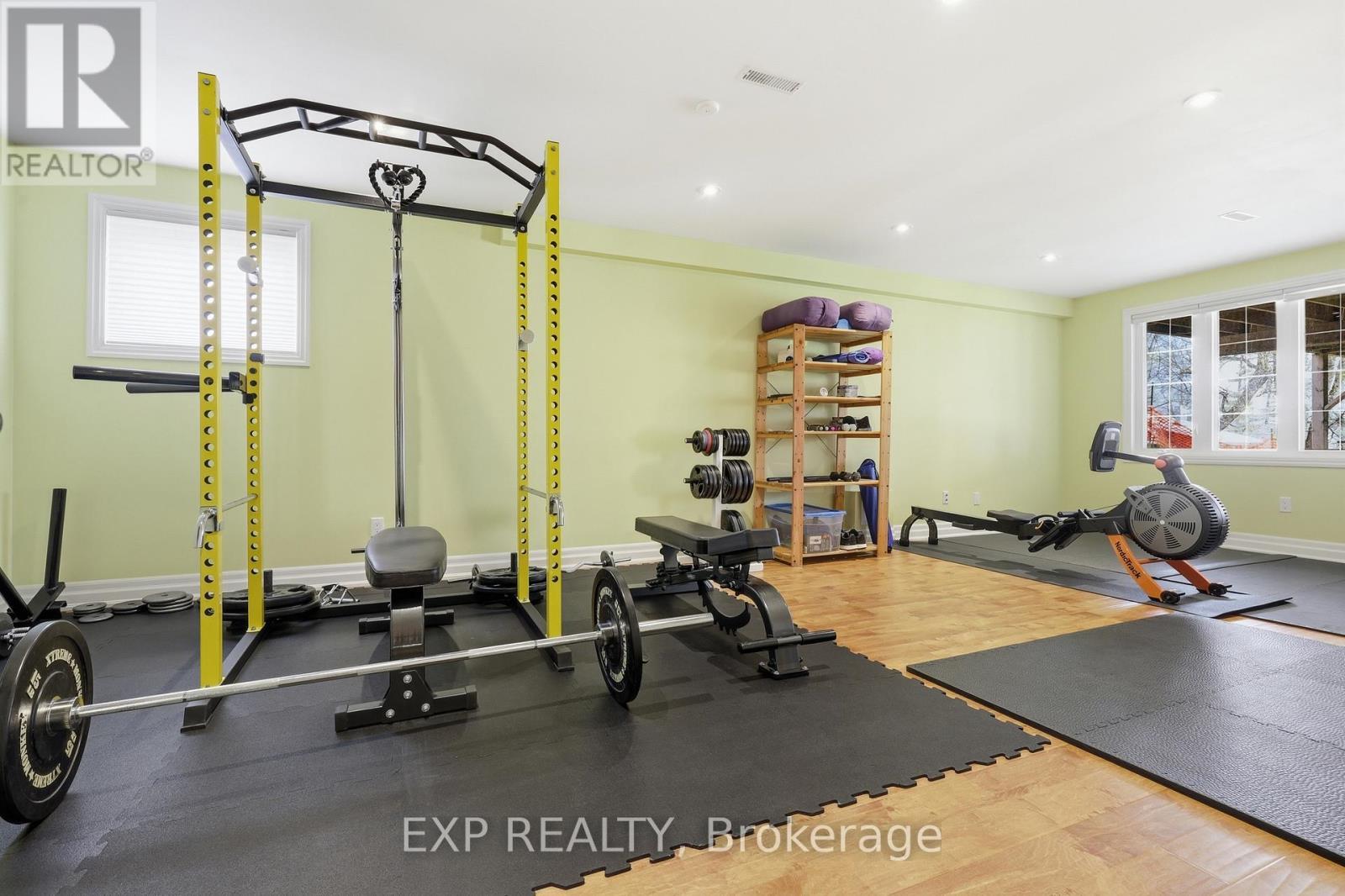 583 Park Crescent, Pickering, ON - Indoor Photo Showing Gym Room