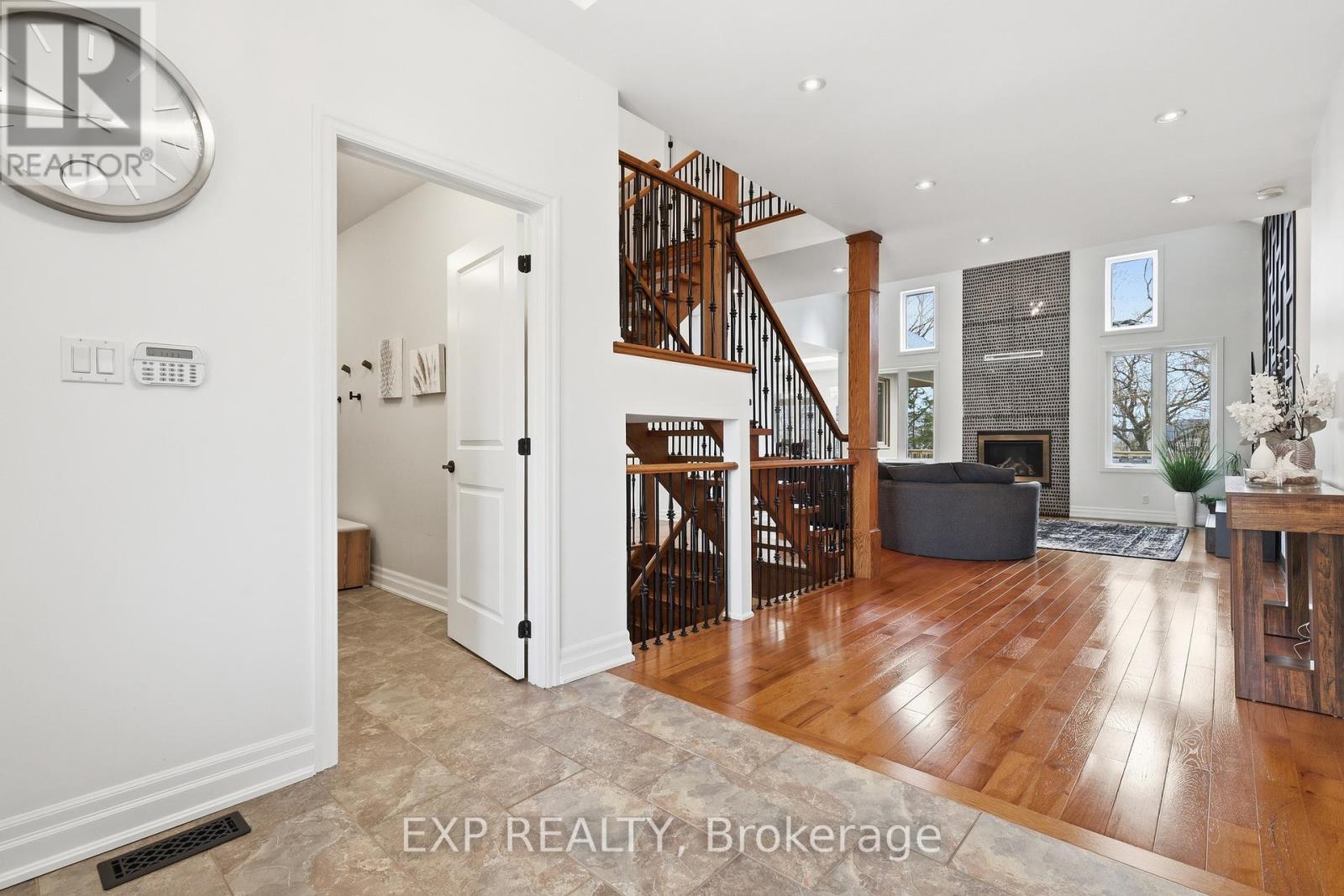 583 Park Crescent, Pickering, ON - Indoor With Fireplace