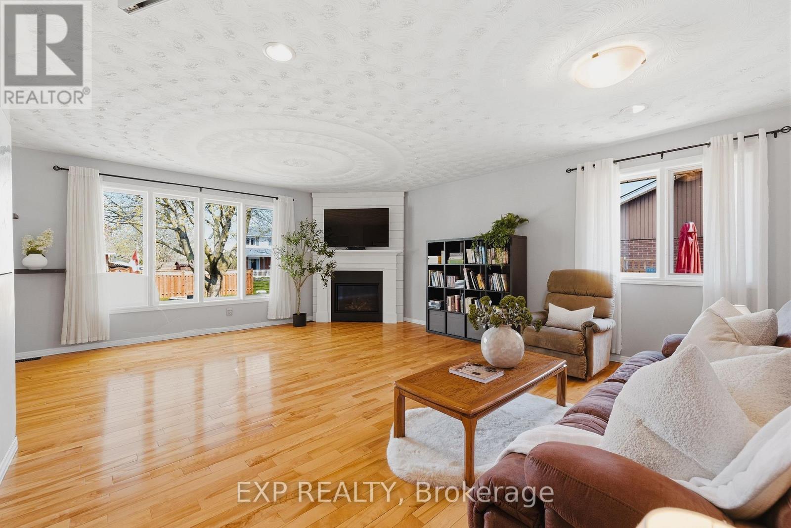 381 Timlock Place, Waterloo, ON - Indoor Photo Showing Living Room With Fireplace