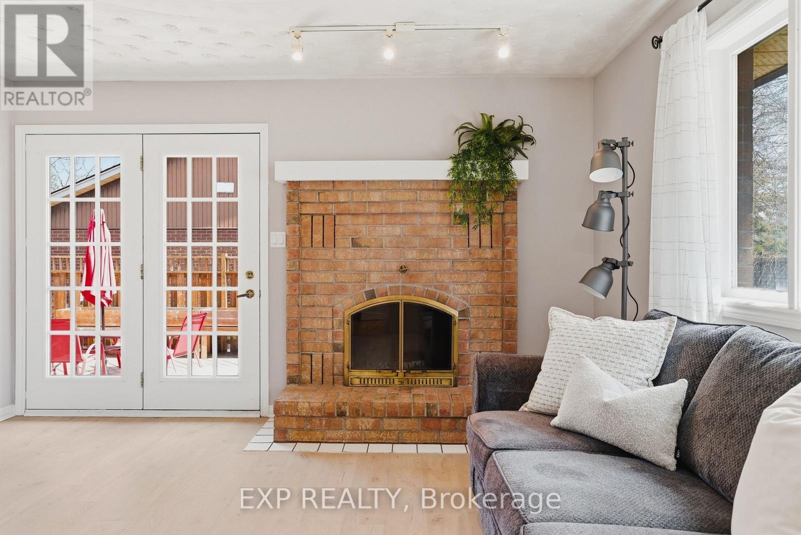 381 Timlock Place, Waterloo, ON - Indoor Photo Showing Living Room With Fireplace