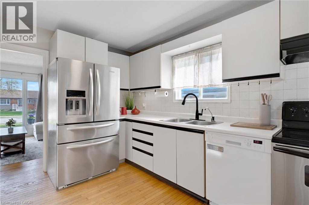 36 Hilltop Drive, Cambridge, ON - Indoor Photo Showing Kitchen With Double Sink