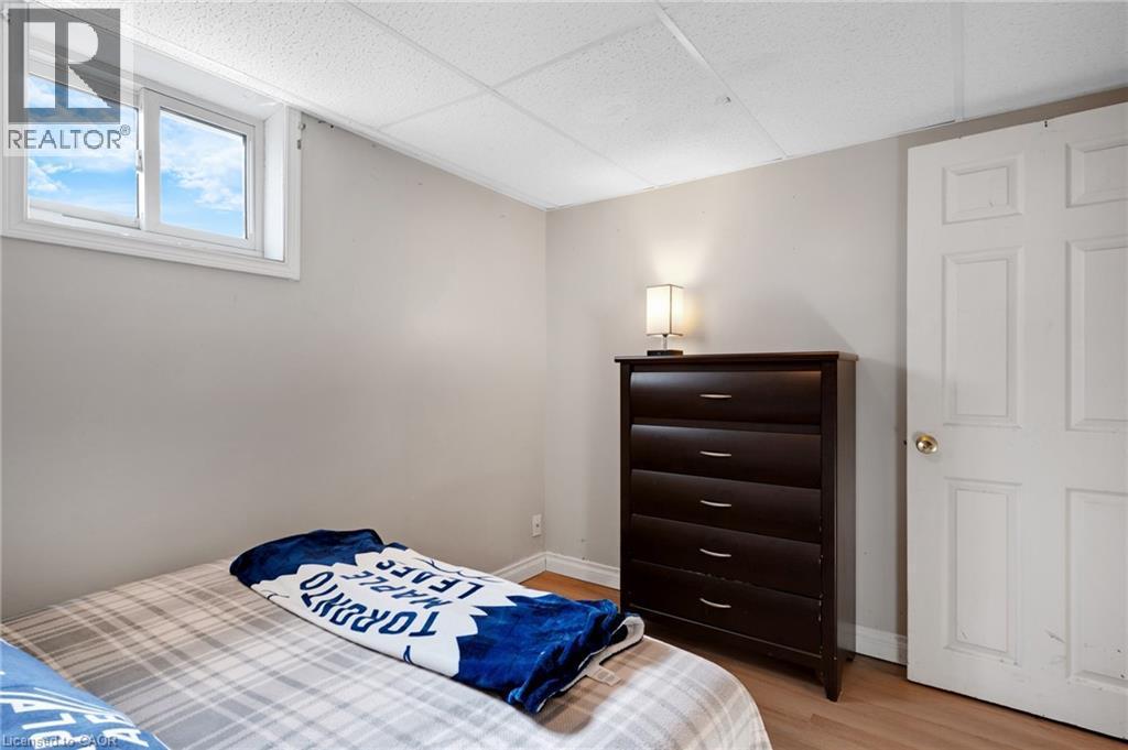 36 Hilltop Drive, Cambridge, ON - Indoor Photo Showing Bedroom