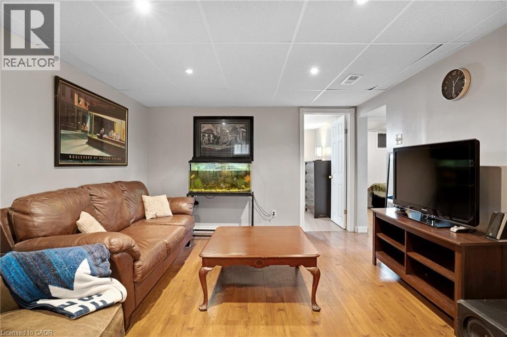 36 Hilltop Drive, Cambridge, ON - Indoor Photo Showing Living Room