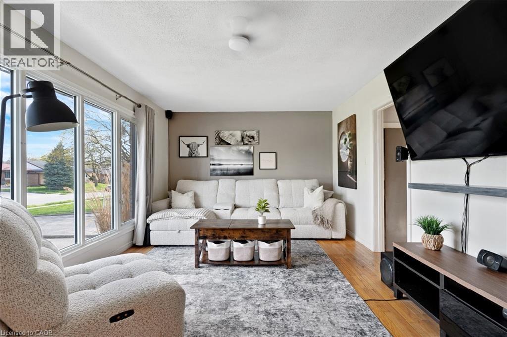 36 Hilltop Drive, Cambridge, ON - Indoor Photo Showing Living Room