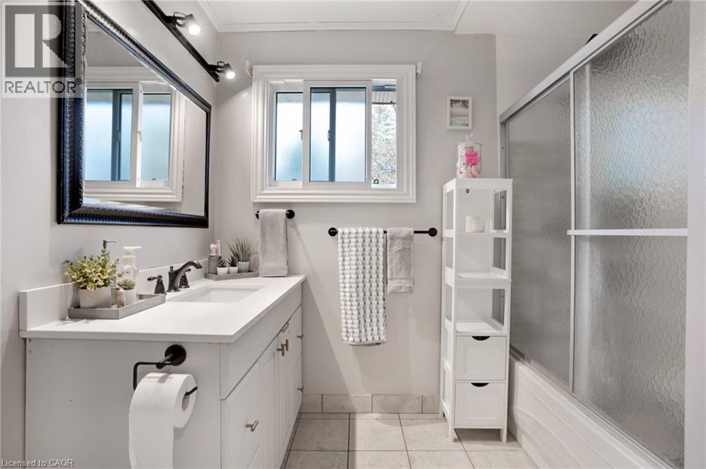 36 Hilltop Drive, Cambridge, ON - Indoor Photo Showing Bathroom