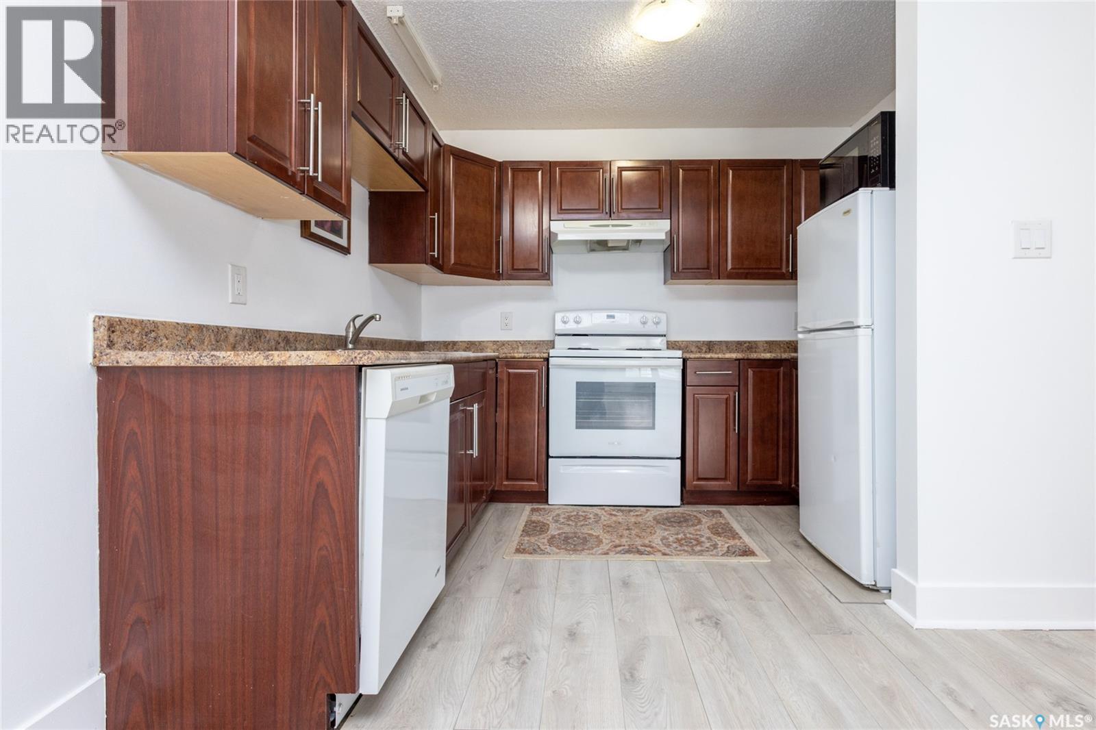 307 512 4Th Avenue N, Saskatoon, SK - Indoor Photo Showing Kitchen