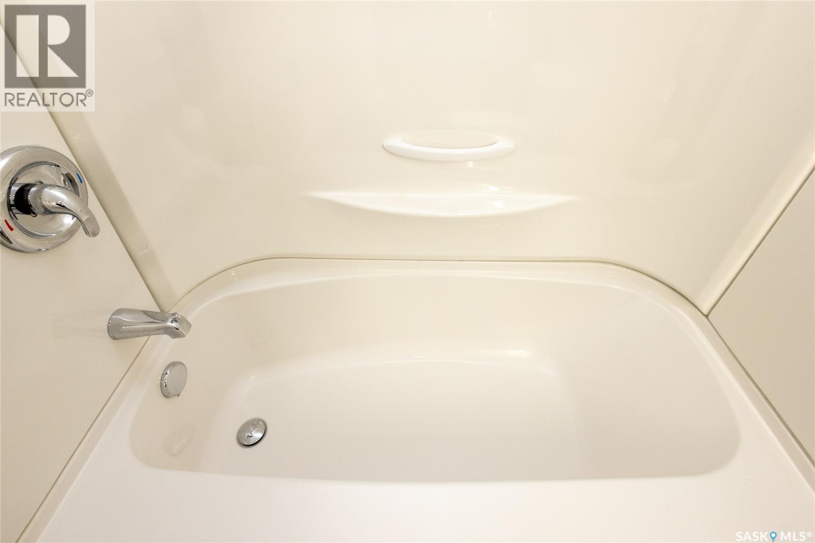 307 512 4Th Avenue N, Saskatoon, SK - Indoor Photo Showing Bathroom
