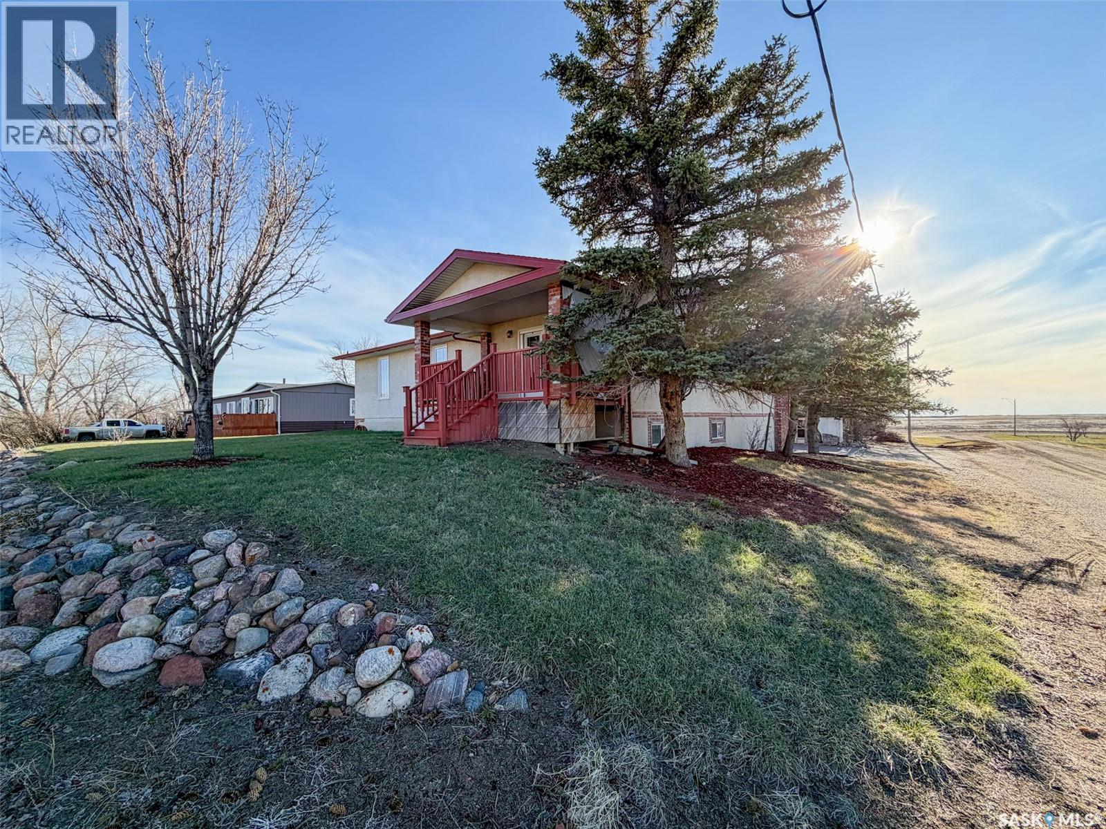 117 2Nd Street W, Frontier, SK - Outdoor