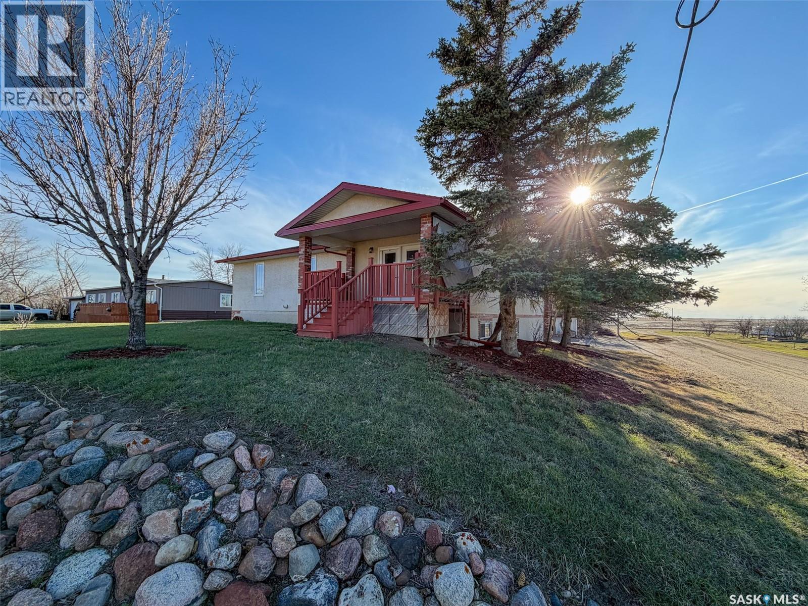 117 2Nd Street W, Frontier, SK - Outdoor