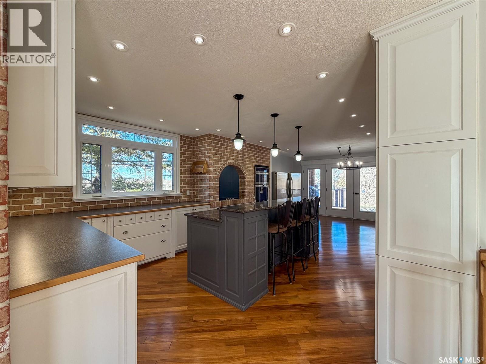 117 2Nd Street W, Frontier, SK - Indoor