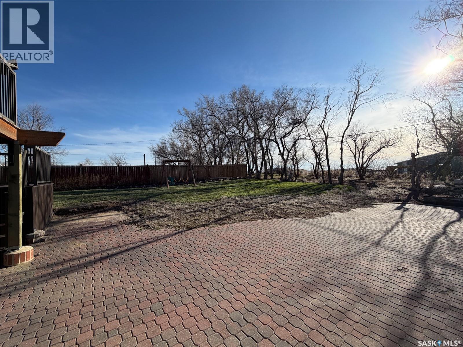 117 2Nd Street W, Frontier, SK - Outdoor
