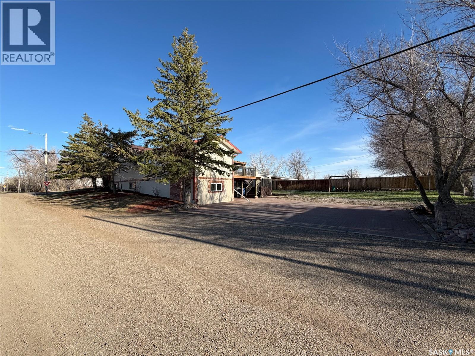 117 2Nd Street W, Frontier, SK - Outdoor