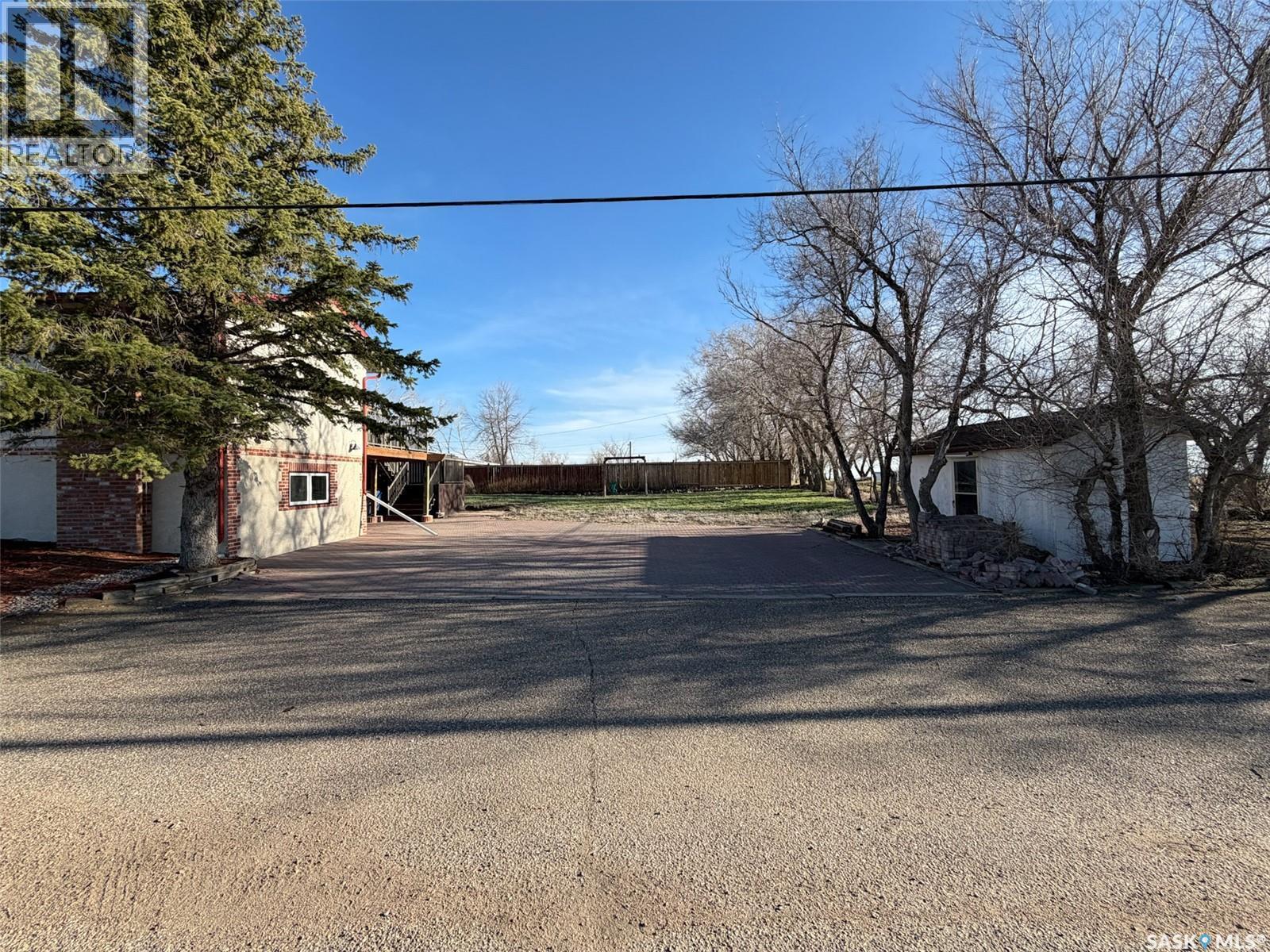 117 2Nd Street W, Frontier, SK - Outdoor