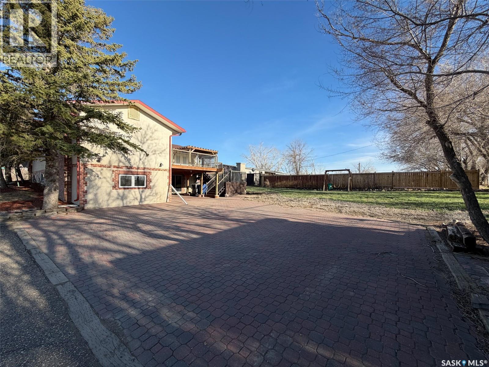 117 2Nd Street W, Frontier, SK - Outdoor
