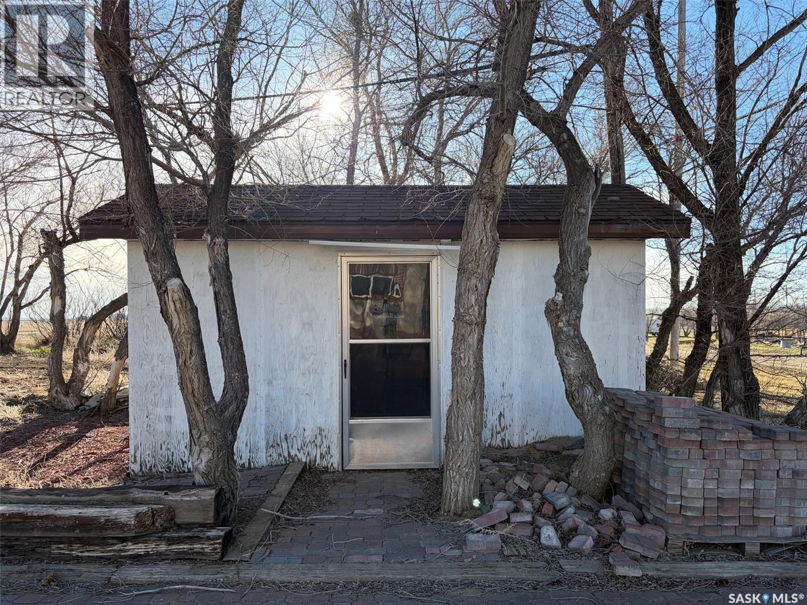 117 2Nd Street W, Frontier, SK - Outdoor