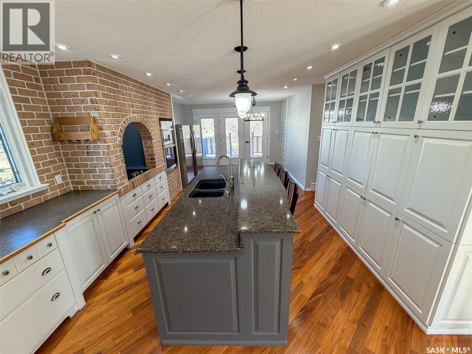 117 2Nd Street W, Frontier, SK - Indoor Photo Showing Kitchen With Upgraded Kitchen