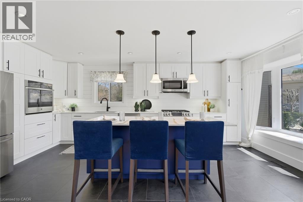 29 Melissa Crescent, Hamilton, ON - Indoor Photo Showing Kitchen With Upgraded Kitchen