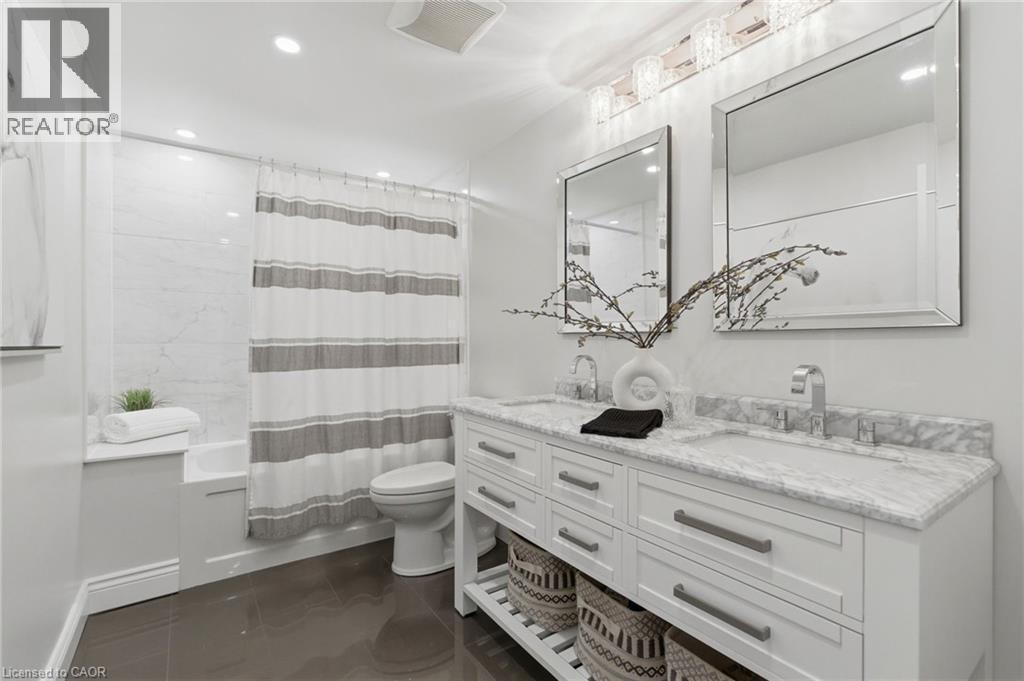 29 Melissa Crescent, Hamilton, ON - Indoor Photo Showing Bathroom
