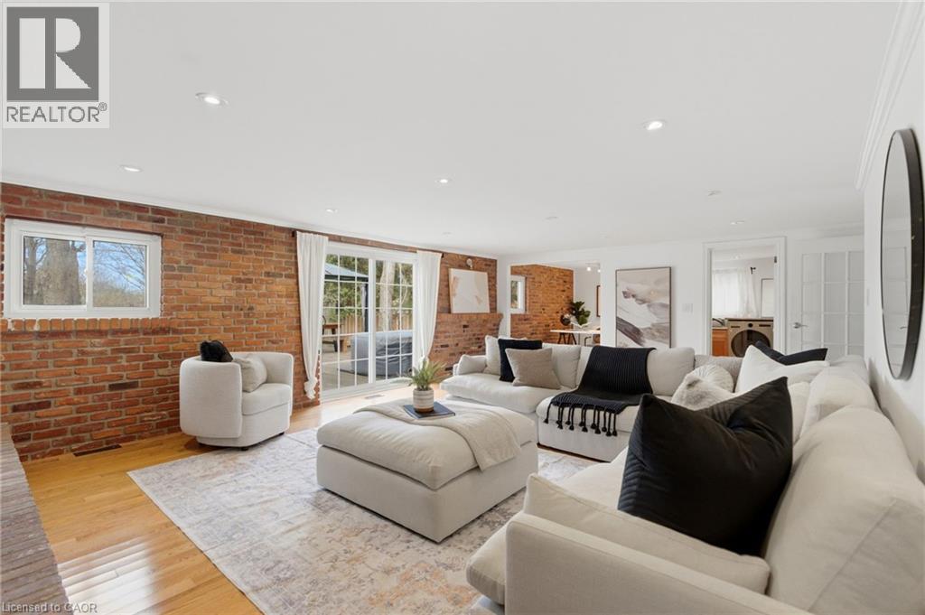 29 Melissa Crescent, Hamilton, ON - Indoor Photo Showing Living Room