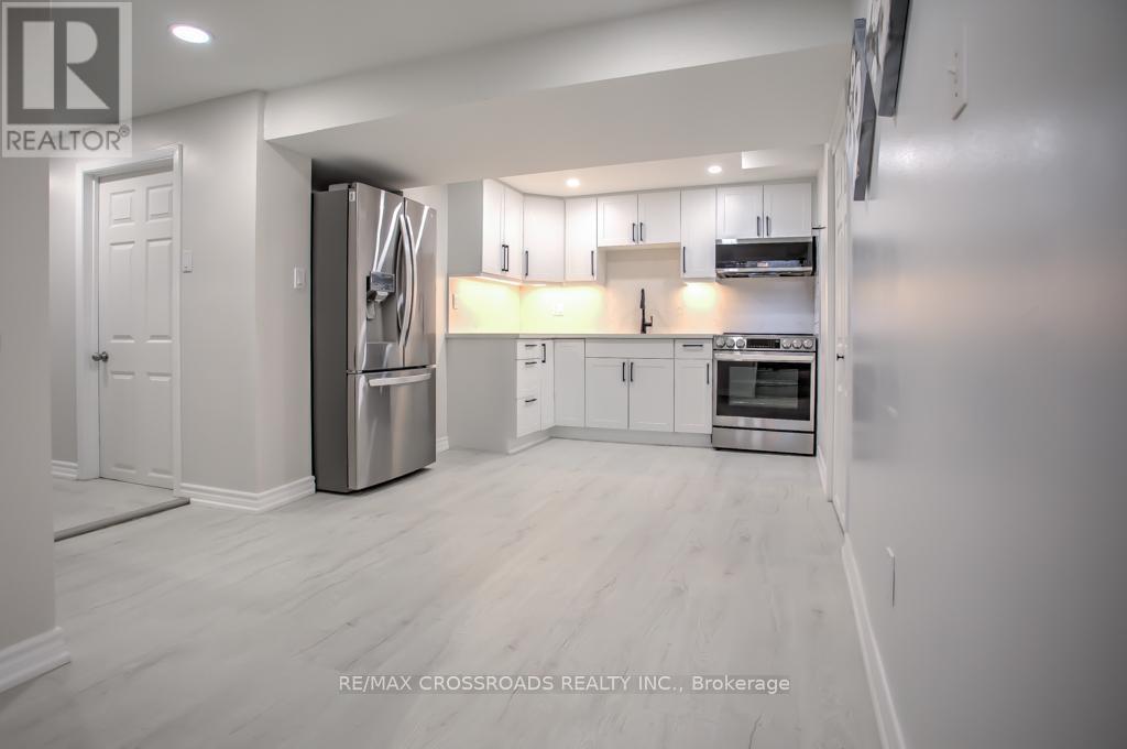 66 Bayhampton Crescent, Vaughan, ON - Indoor Photo Showing Kitchen