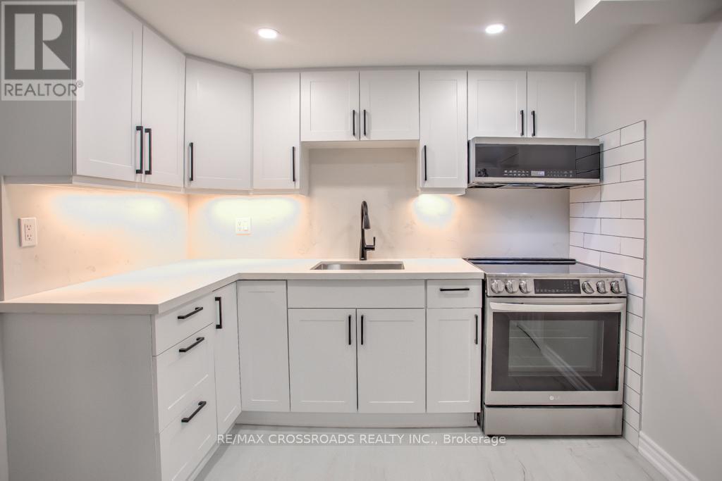 66 Bayhampton Crescent, Vaughan, ON - Indoor Photo Showing Kitchen