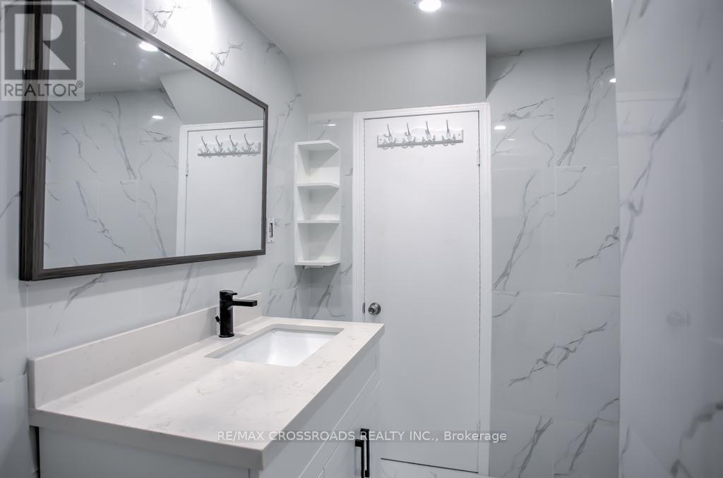 66 Bayhampton Crescent, Vaughan, ON - Indoor Photo Showing Bathroom