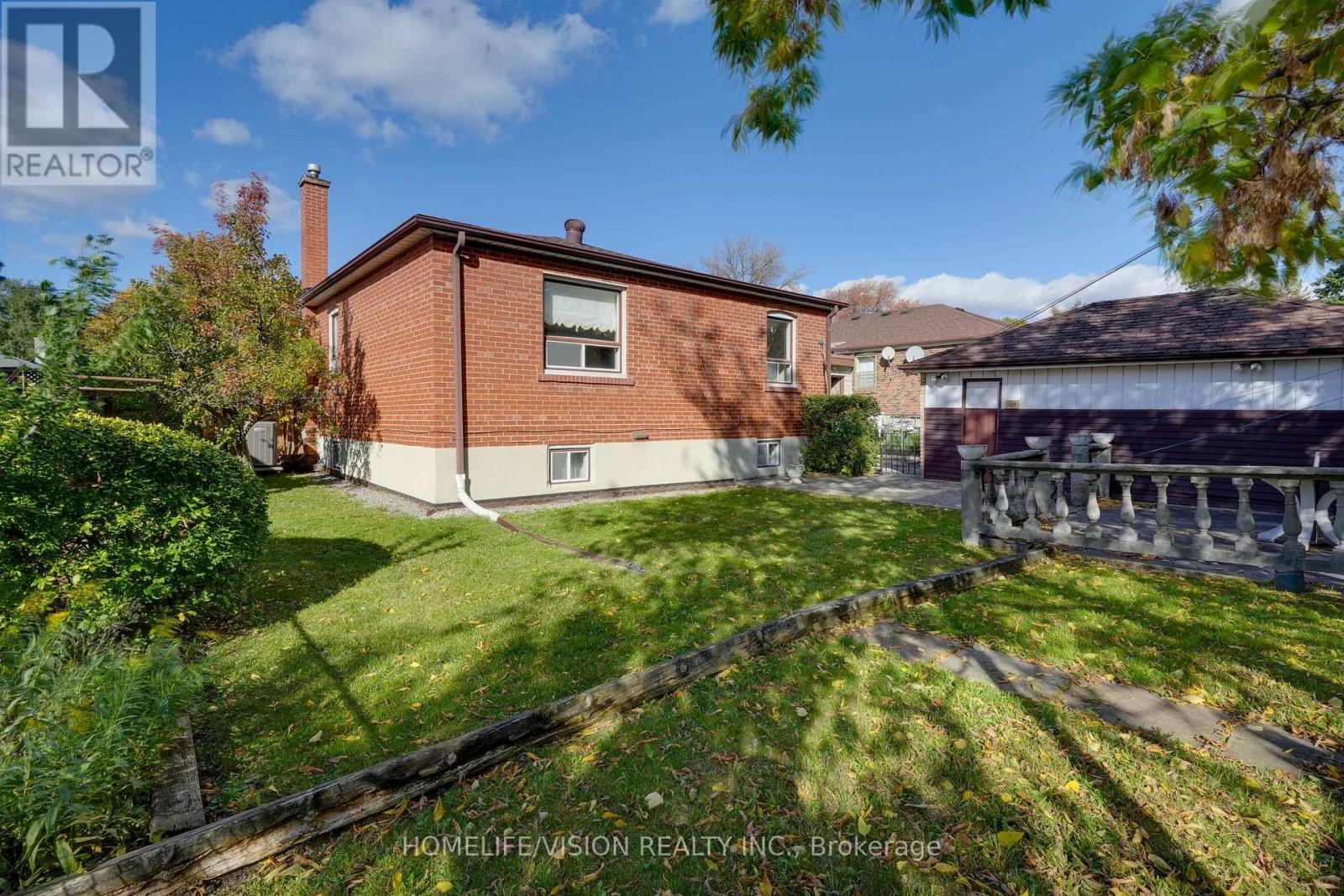 239 Epsom Downs Drive, Toronto, ON - Outdoor