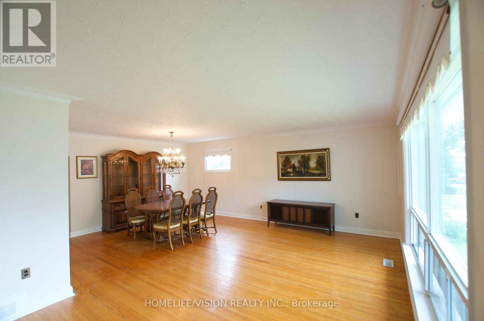 239 Epsom Downs Drive, Toronto, ON - Indoor Photo Showing Kitchen