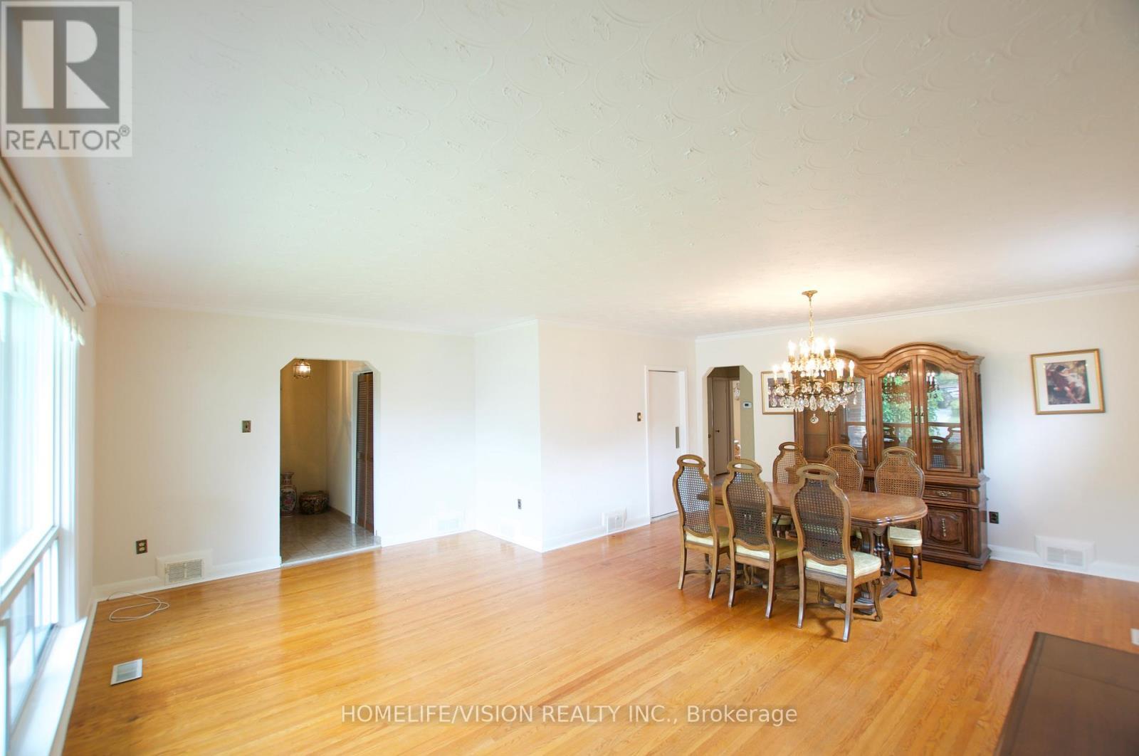 239 Epsom Downs Drive, Toronto, ON - Indoor Photo Showing Kitchen