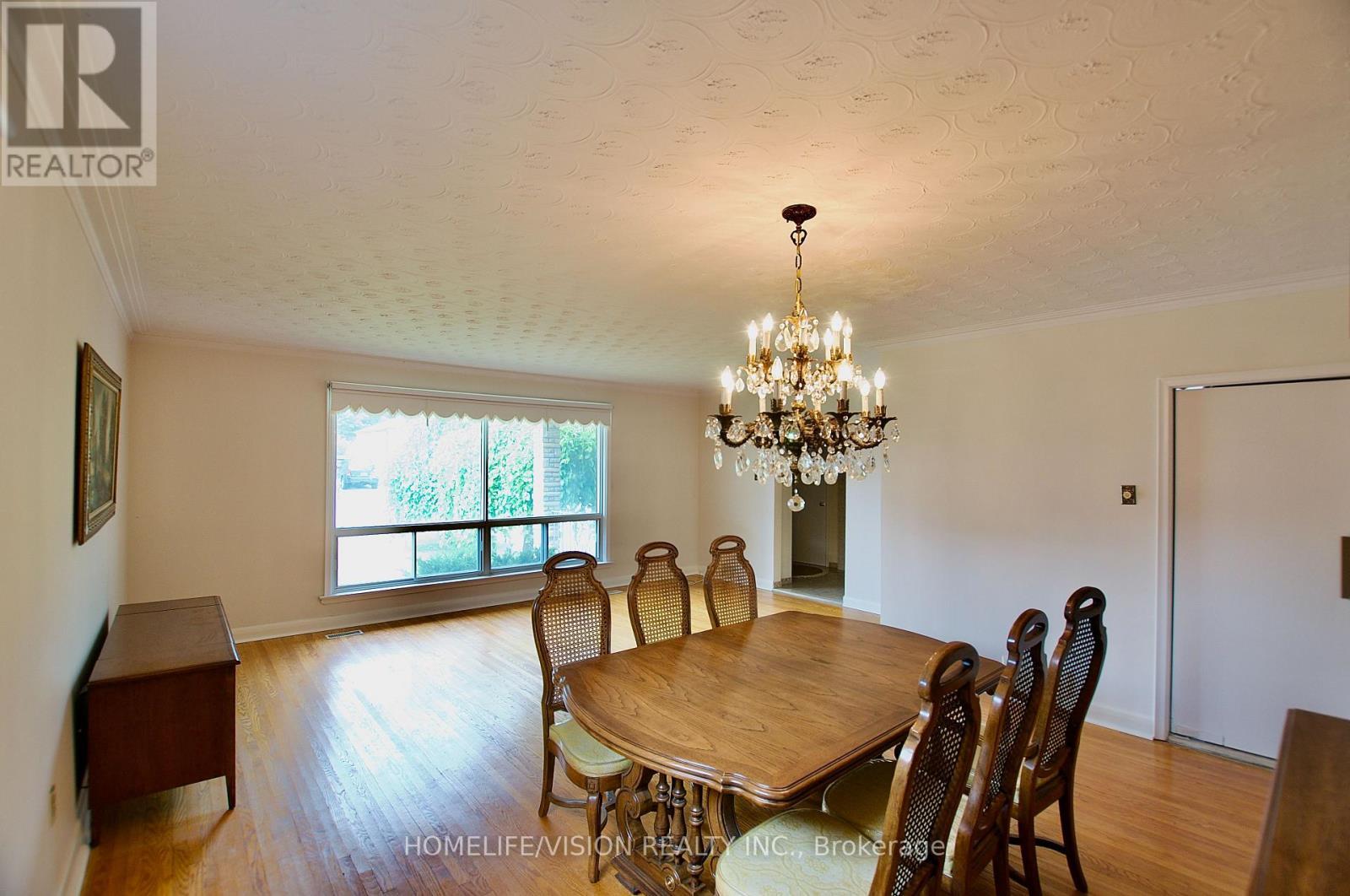 239 Epsom Downs Drive, Toronto, ON - Indoor Photo Showing Kitchen