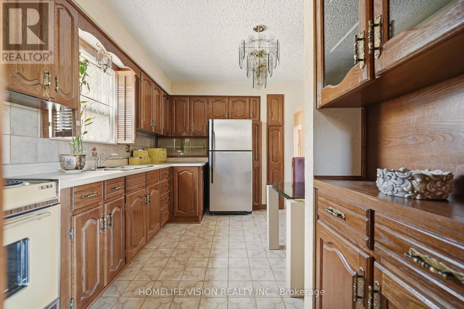 239 Epsom Downs Drive, Toronto, ON - Indoor Photo Showing Dining Room