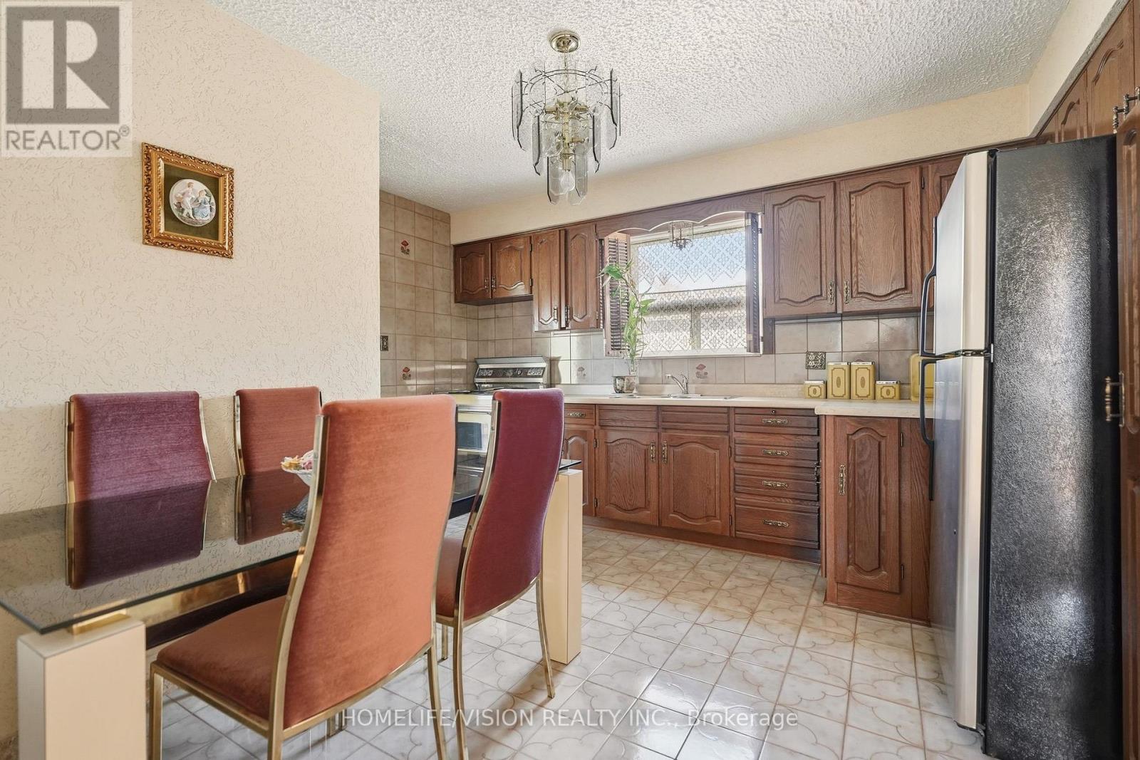 239 Epsom Downs Drive, Toronto, ON - Indoor